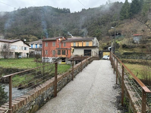 casa indipendente in vendita a San Colombano Certenoli in zona Celesia