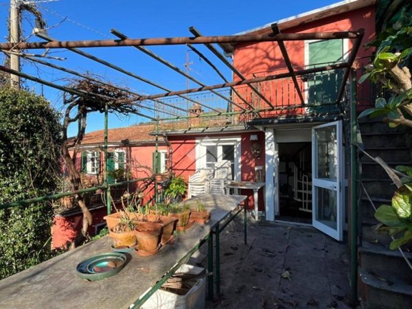 casa indipendente in vendita a San Colombano Certenoli