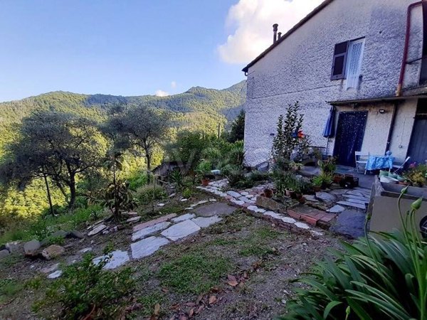 casa indipendente in vendita a San Colombano Certenoli in zona Calvari