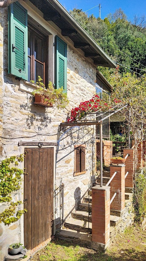 casa indipendente in vendita a San Colombano Certenoli