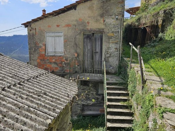 casa indipendente in vendita a San Colombano Certenoli in zona Chiesa Nuova