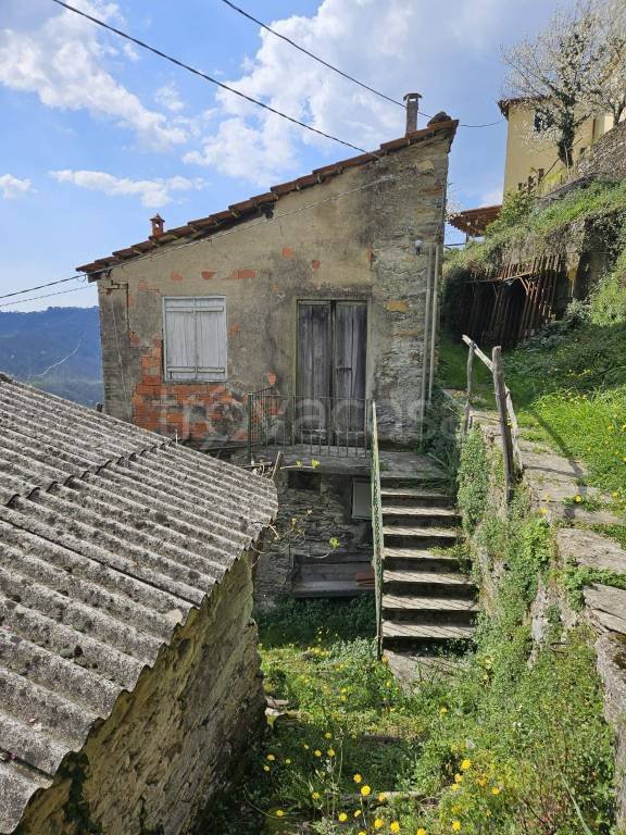 casa indipendente in vendita a San Colombano Certenoli in zona Chiesa Nuova