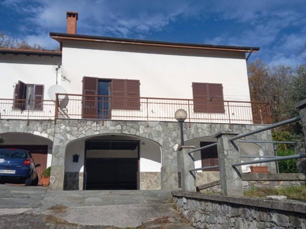 casa indipendente in vendita a San Colombano Certenoli in zona Cichero