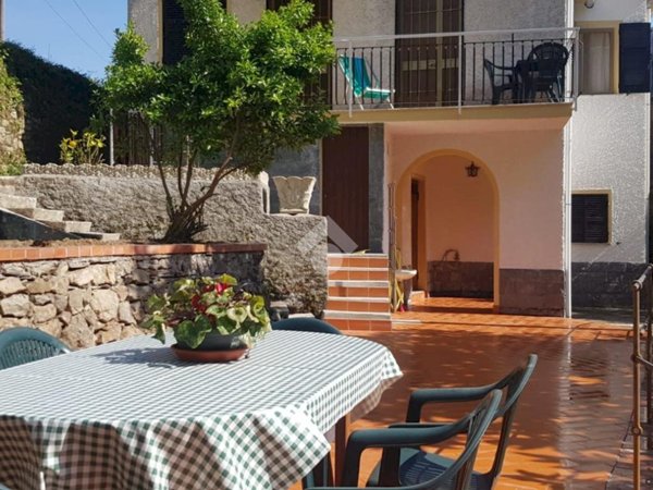 casa indipendente in vendita a San Colombano Certenoli