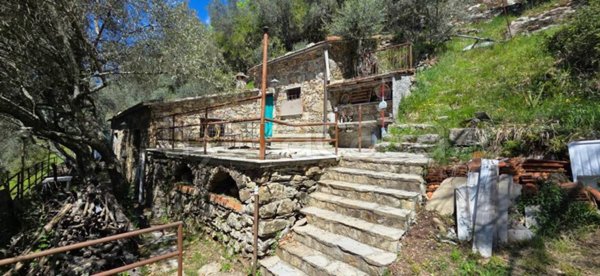 casa indipendente in vendita a San Colombano Certenoli in zona San Colombano