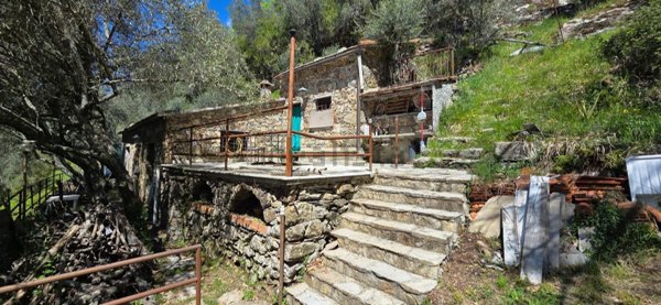 appartamento in vendita a San Colombano Certenoli in zona Calvari