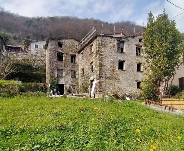 casa indipendente in vendita a San Colombano Certenoli in zona Camposasco