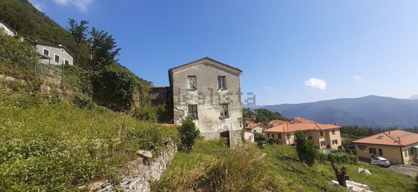 casale in vendita a San Colombano Certenoli in zona Camposasco