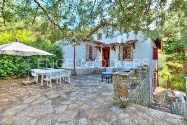 esavano in vendita a Santa Margherita Ligure in zona Paraggi