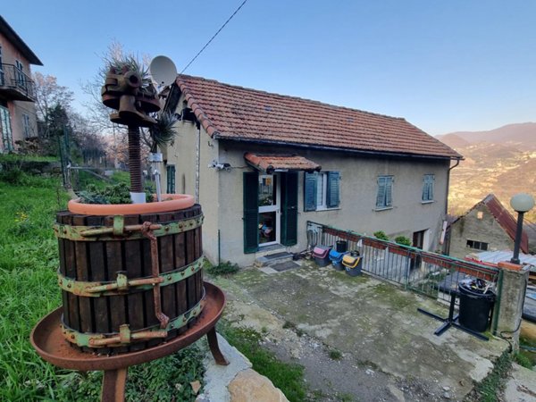 casa indipendente in vendita a Sant'Olcese in zona Torrazza