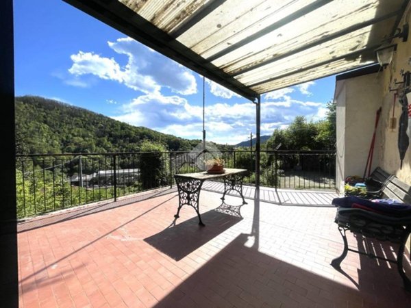 casa indipendente in vendita a Sant'Olcese in zona Manesseno