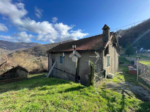 casa indipendente in vendita a Sant'Olcese in zona Torrazza