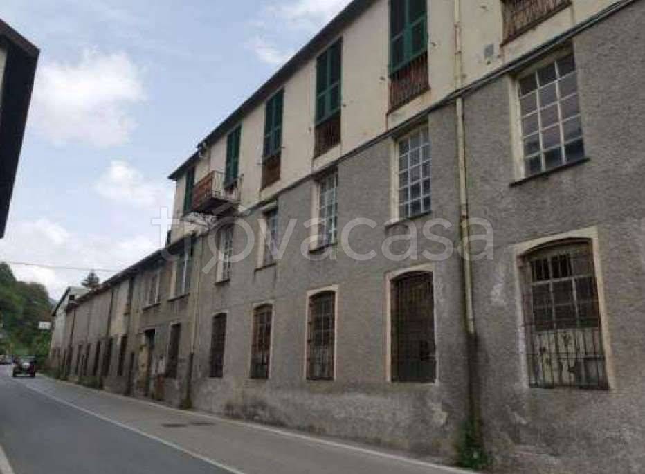locale commerciale in vendita a Sant'Olcese in zona Manesseno