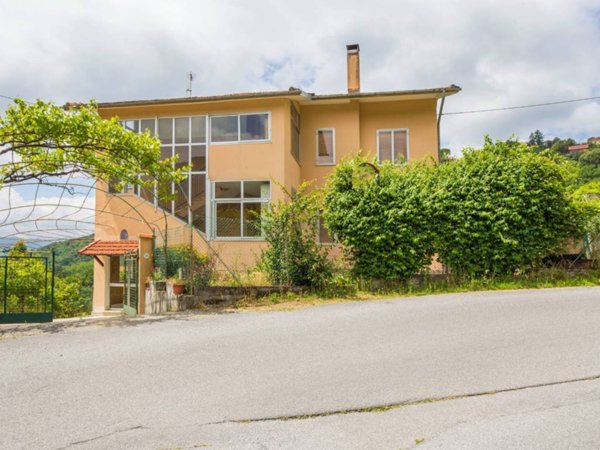 casa indipendente in vendita a Sant'Olcese in zona Piccarello