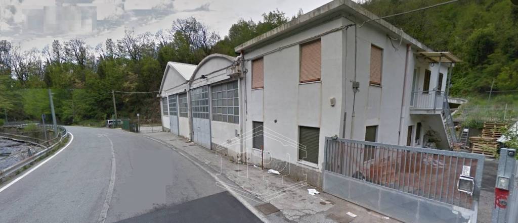 locale commerciale in vendita a Sant'Olcese in zona Manesseno