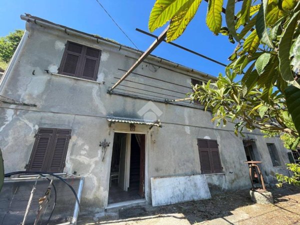 casa indipendente in vendita a Sant'Olcese in zona Trensasco