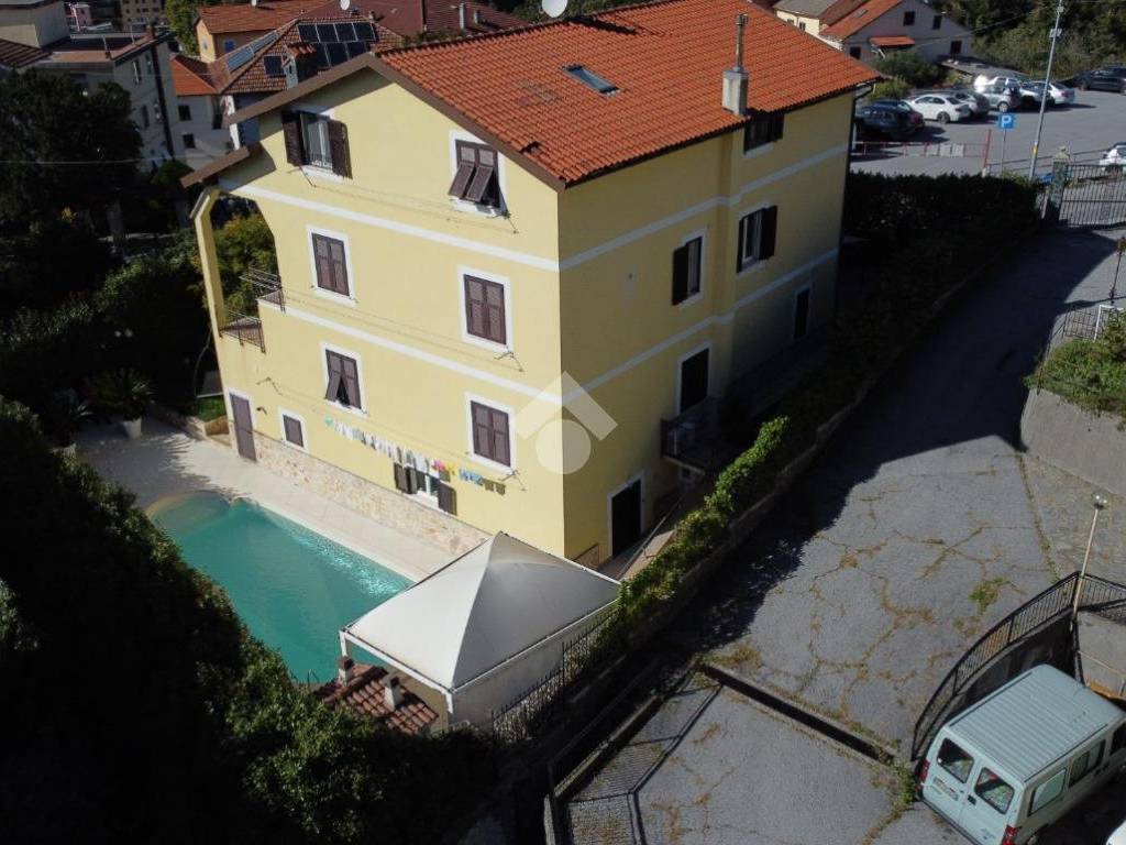 casa indipendente in vendita a Sant'Olcese in zona Manesseno