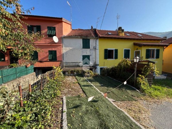 casa indipendente in vendita a Sant'Olcese in zona Vicomorasso