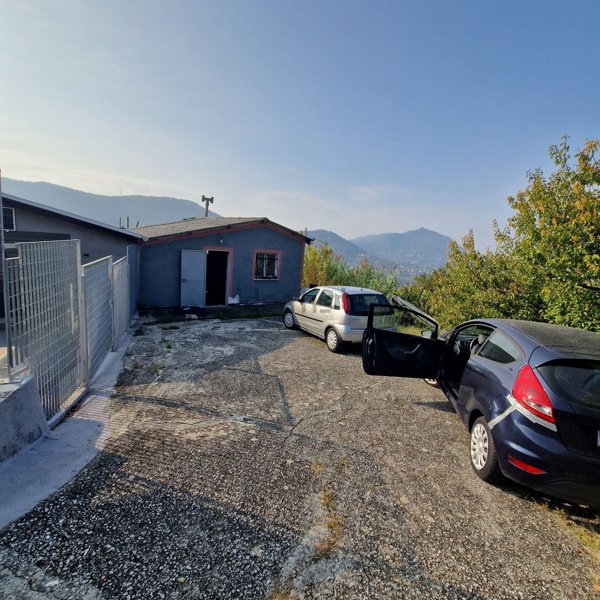 locale di sgombero in vendita a Sant'Olcese in zona Tullo