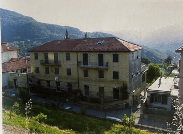 intera palazzina in vendita a Sant'Olcese in zona Torrazza