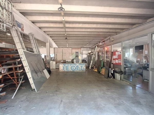 locale commerciale in vendita a Sant'Olcese in zona Piccarello