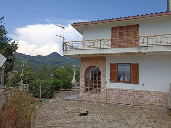 casa indipendente in vendita a Sant'Olcese in zona Piccarello