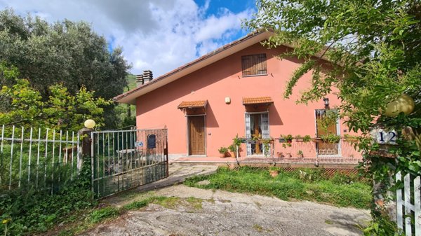 casa indipendente in vendita a Sant'Olcese in zona Torrazza