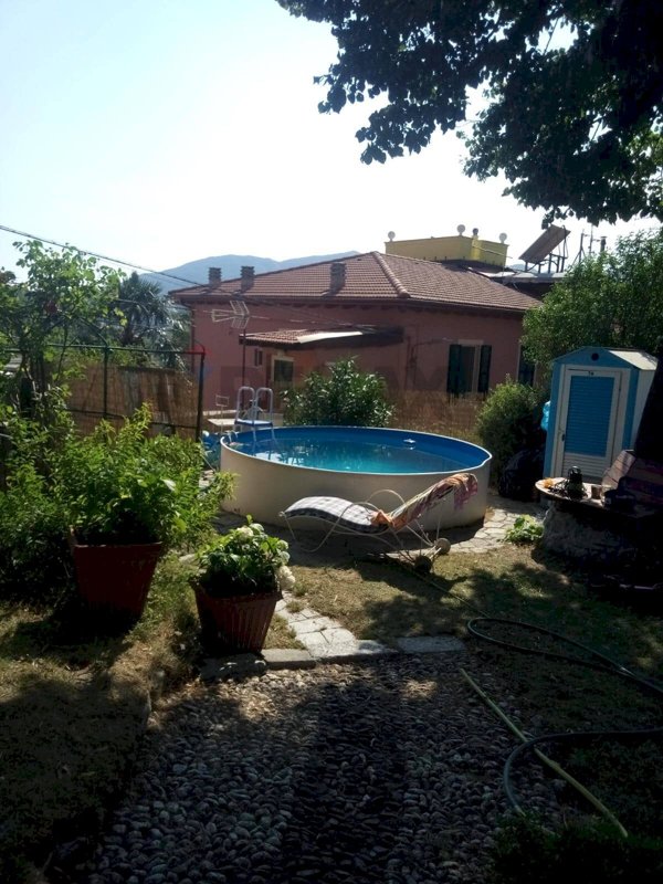 casa indipendente in vendita a Sant'Olcese in zona Manesseno