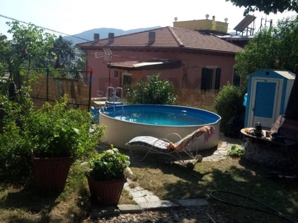 casa indipendente in vendita a Sant'Olcese in zona Manesseno