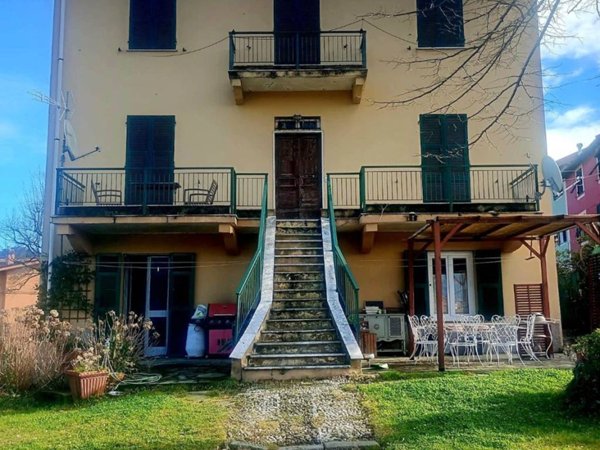 casa indipendente in vendita a Sant'Olcese in zona Manesseno