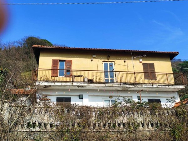 casa indipendente in vendita a Sant'Olcese in zona Trensasco