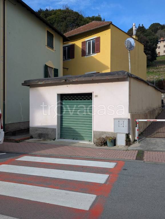 locale commerciale in vendita a Sant'Olcese in zona Manesseno