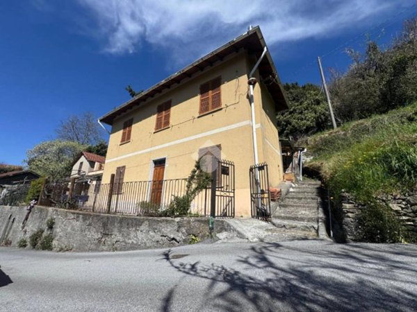 casa indipendente in vendita a Sant'Olcese in zona Manesseno