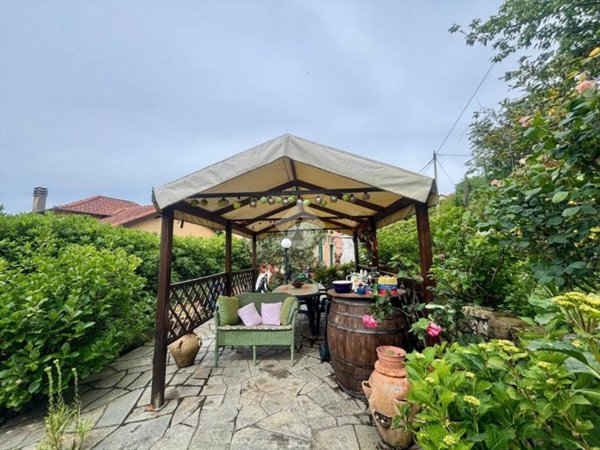 casa indipendente in vendita a Sant'Olcese in zona Vicomorasso