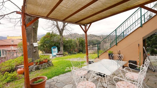 casa indipendente in vendita a Sant'Olcese in zona Manesseno
