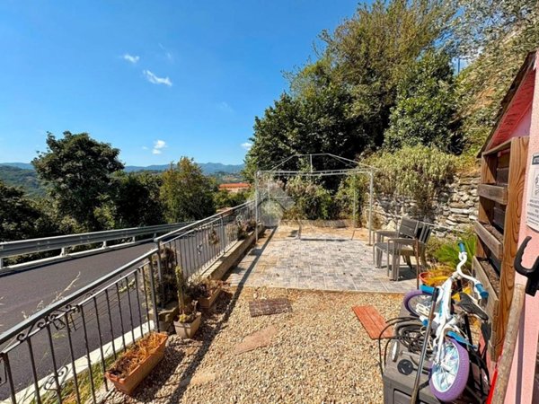 casa indipendente in vendita a Sant'Olcese in zona Manesseno