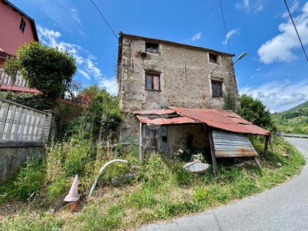 casa indipendente in vendita a Sant'Olcese in zona Vicomorasso