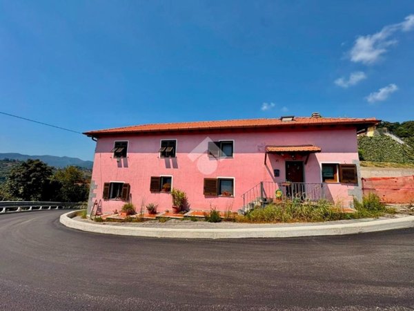 casa indipendente in vendita a Sant'Olcese in zona Manesseno