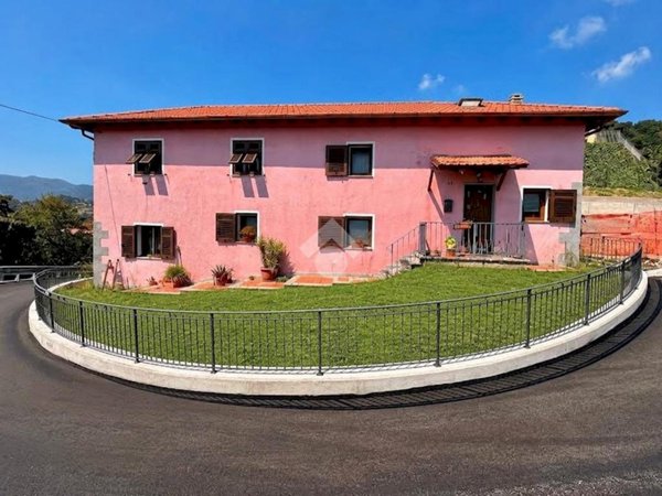 casa indipendente in vendita a Sant'Olcese in zona Manesseno