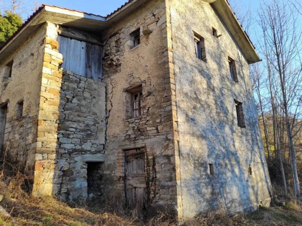 casa indipendente in vendita a Santo Stefano d'Aveto