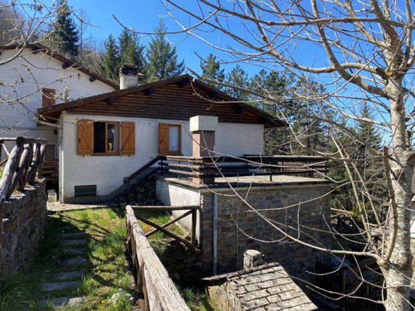 casa semindipendente in vendita a Santo Stefano d'Aveto in zona Cornaleto