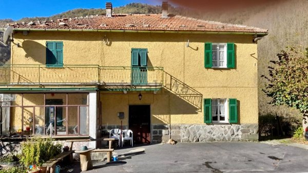 casa indipendente in vendita a Santo Stefano d'Aveto