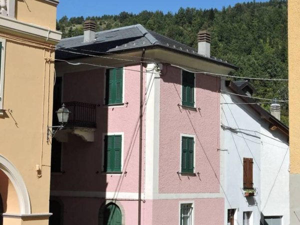 casa indipendente in vendita a Santo Stefano d'Aveto