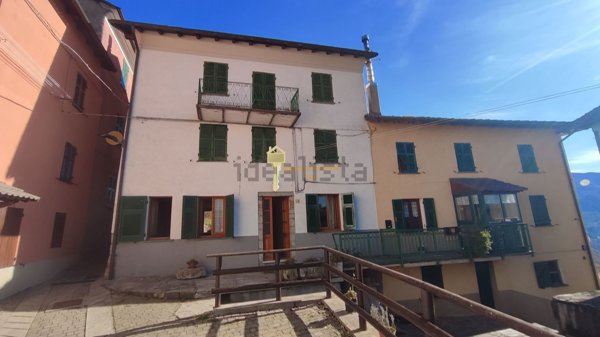 casa indipendente in vendita a Santo Stefano d'Aveto