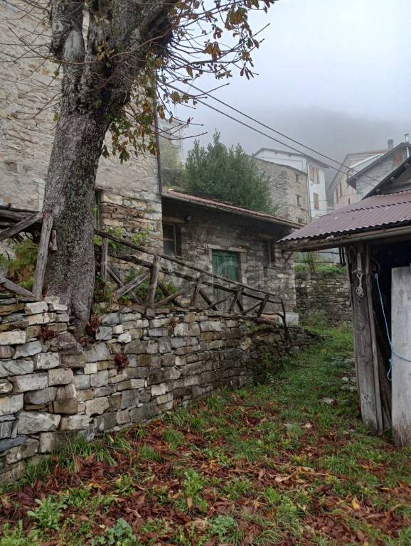 casa indipendente in vendita a Santo Stefano d'Aveto