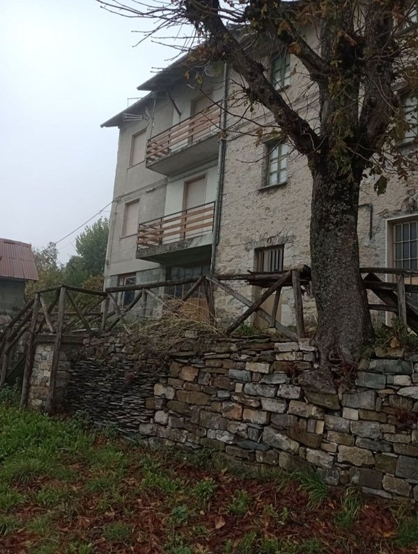 casa indipendente in vendita a Santo Stefano d'Aveto