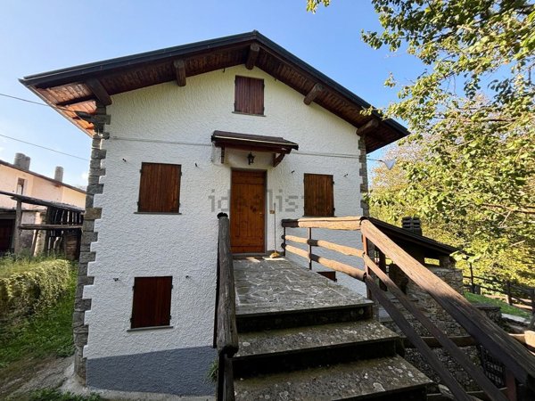 casa indipendente in vendita a Santo Stefano d'Aveto