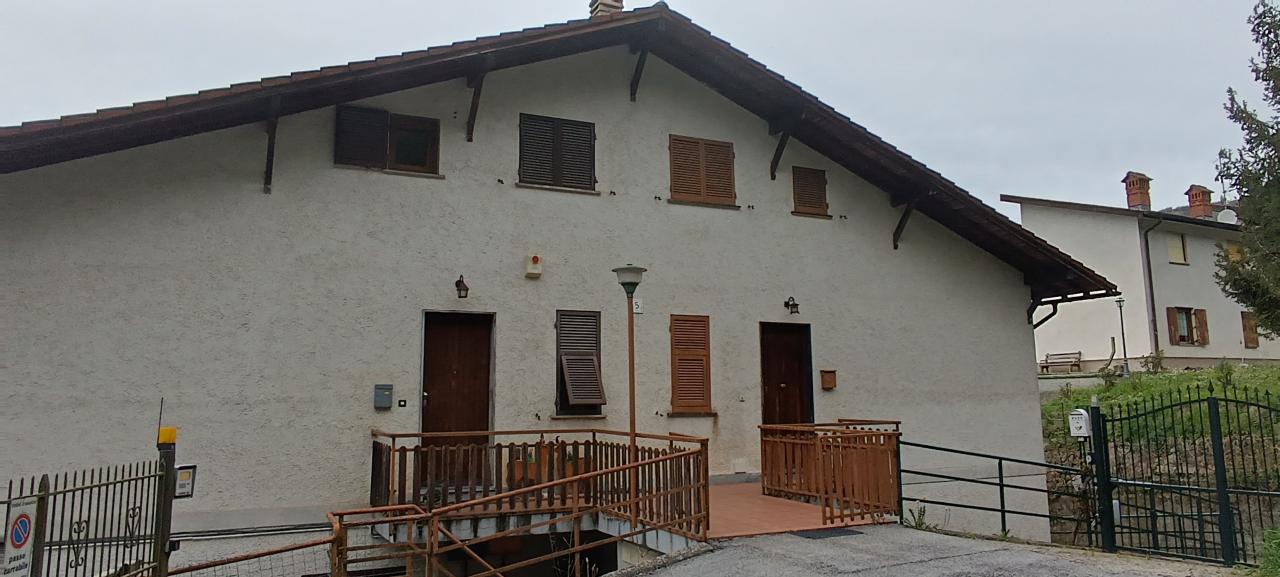 casa indipendente in vendita a Savignone