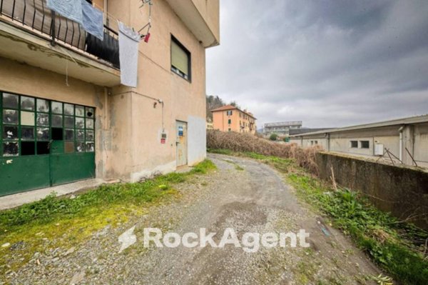 locale commerciale in vendita a Savignone in zona Isorelle