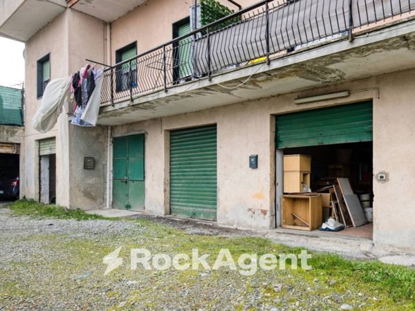 locale commerciale in vendita a Savignone in zona Isorelle
